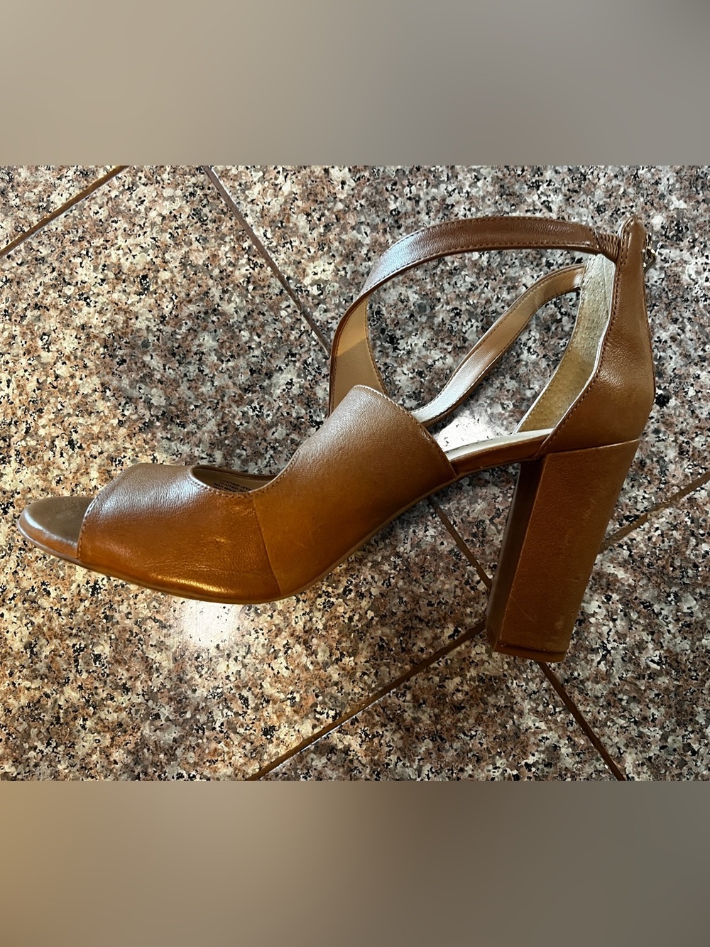 brown leather cross-strap block heel sandals Antonio Melani size 10 m